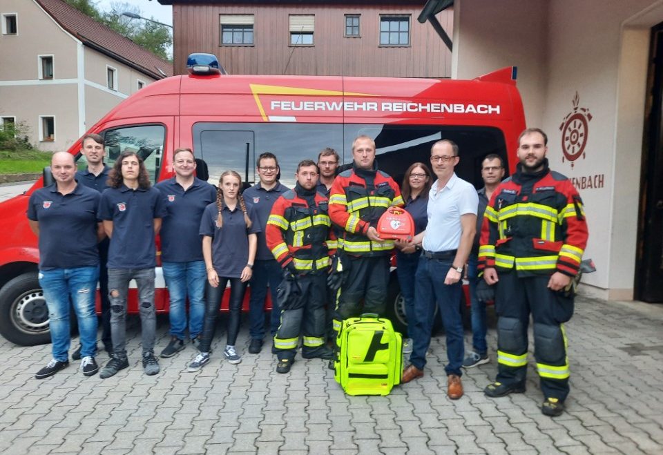 Projekt Herzklopfen – Die FFW Reichenbach bekommt einen Defibrillator überreicht